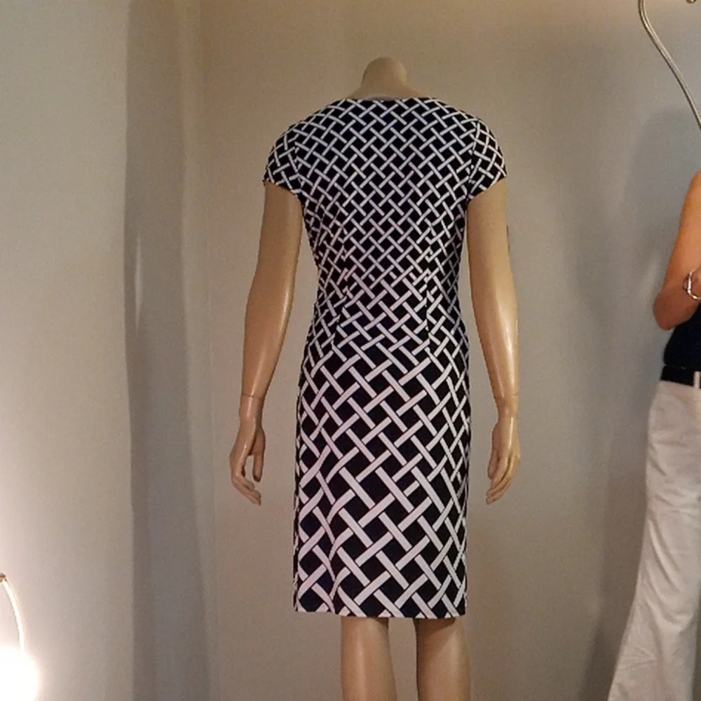 Dress - Picture 3 of 3